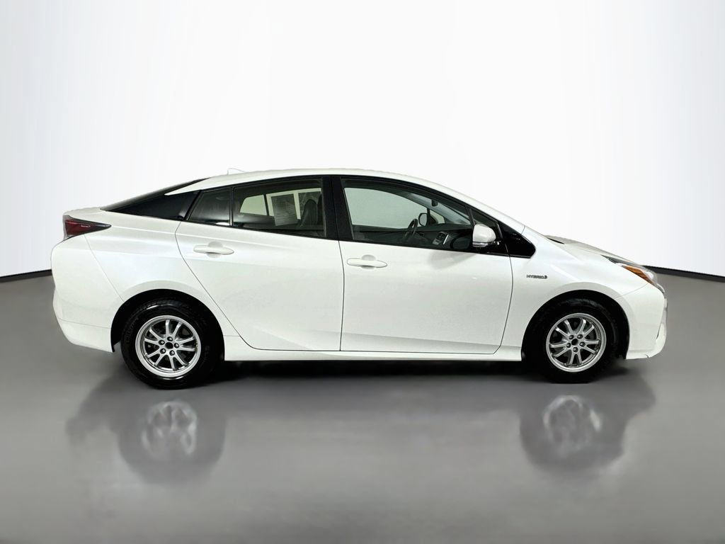 Used 2016 Toyota Prius Four FWD image 8