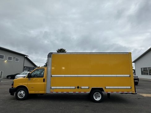 Used 2021 GMC Savana 3500 Extended w/ Power Convenience Package RWD image 8