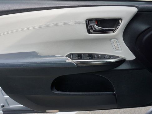 Used 2015 Toyota Avalon XLE image 18