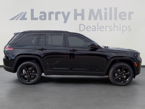 New 2026 Jeep Grand Cherokee Limited w/ Limited Altitude Package AWD/4WD image 7