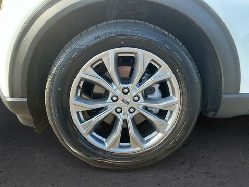 Used 2020 Ford Explorer XLT w/ Equipment Group 202A RWD image 13