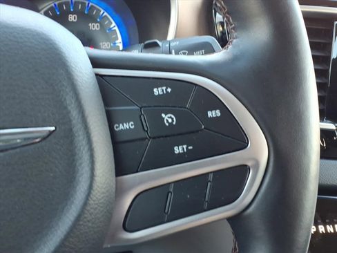 Used 2018 Chrysler Pacifica Touring-L Plus image 34