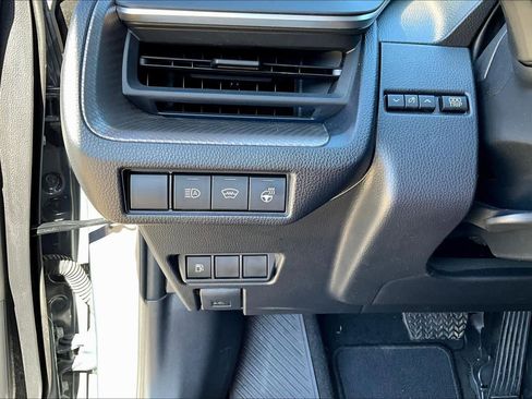 Used 2024 Toyota Prius XLE image 31