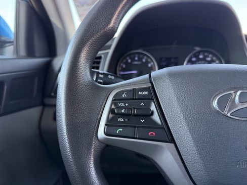Used 2017 Hyundai Elantra SE FWD image 18