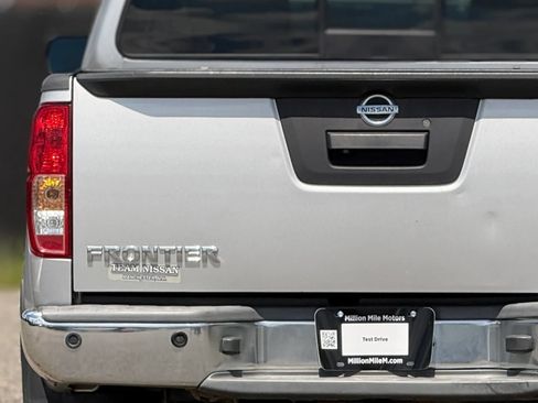 Used 2014 Nissan Frontier SV w/ SV Value Truck Package AWD/4WD image 13