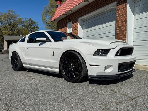 Used 2013 Ford Mustang Shelby GT500 RWD image 28