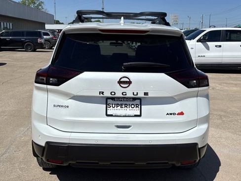 Used 2025 Nissan Rogue SV AWD/4WD image 4