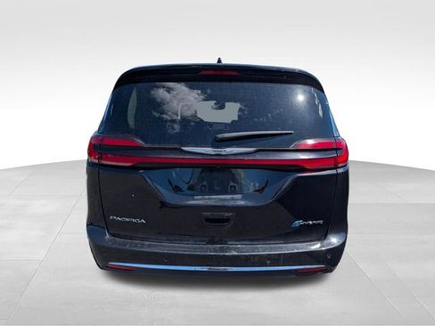 Used 2024 Chrysler Pacifica Limited FWD image 5