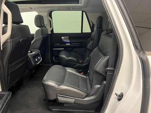 Used 2025 Ford Expedition Max Platinum AWD/4WD image 28