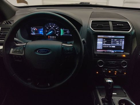 Used 2016 Ford Explorer XLT w/ Equipment Group 202A FWD image 22