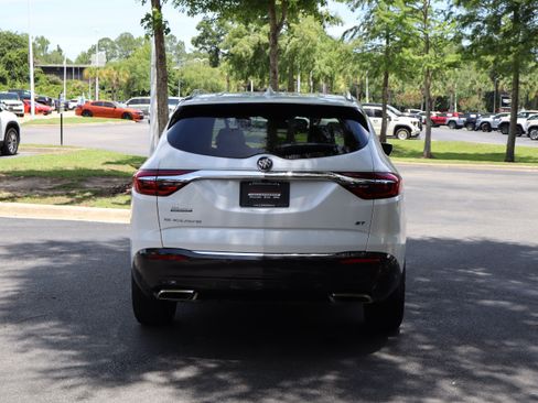 Used 2021 Buick Enclave Essence w/ Sport Touring Edition FWD image 8