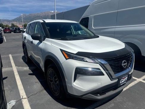 Used 2023 Nissan Rogue S AWD/4WD image 2
