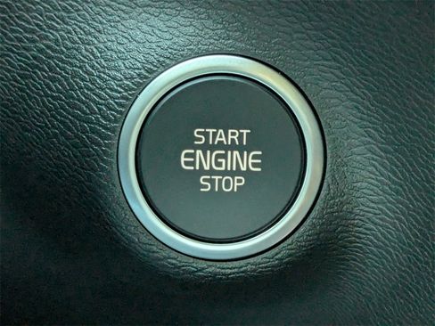 New 2026 Volvo XC40 B5 Plus w/ Protection Package Premier image 31