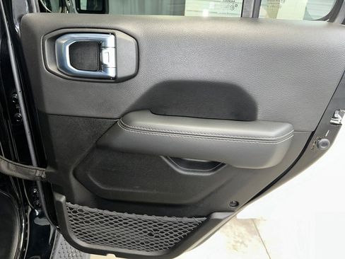 Used 2022 Jeep Wrangler Unlimited Sahara image 25