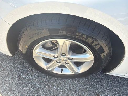 Used 2024 Chevrolet Malibu LT FWD image 10