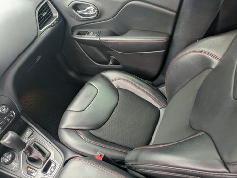 Used 2020 Jeep Cherokee Trailhawk w/ Cold Weather Group image 18