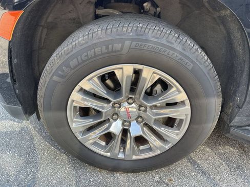 Used 2023 GMC Yukon Denali AWD/4WD image 2