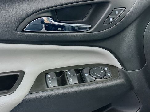 Used 2023 Chevrolet Equinox LS w/ Midnight Edition image 15