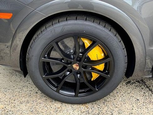 New 2026 Porsche Cayenne GTS image 15