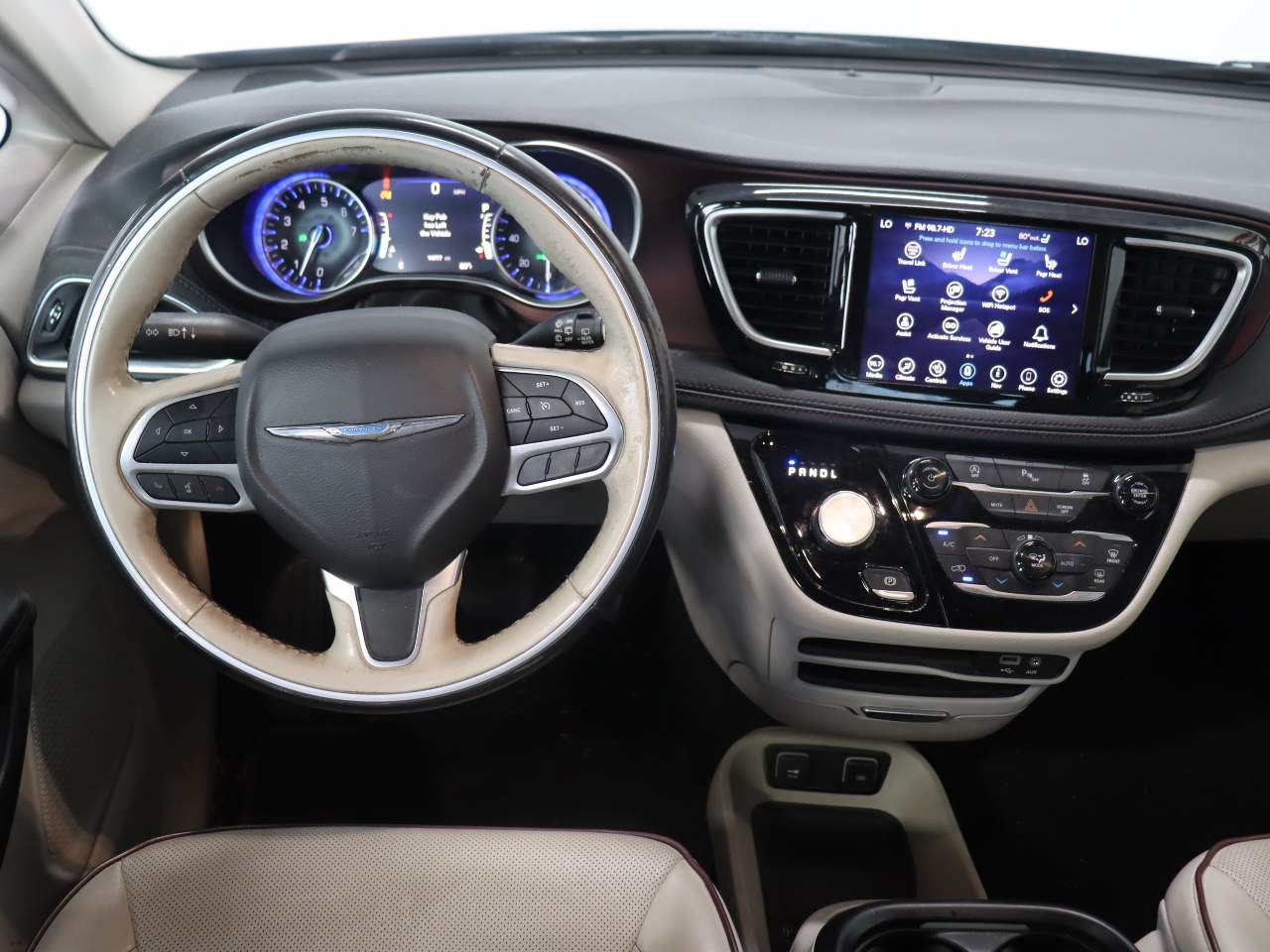 Used 2020 Chrysler Pacifica Limited FWD image 8