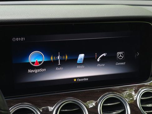 Used 2019 Mercedes-Benz E 450 4MATIC Wagon w/ Premium Package image 36