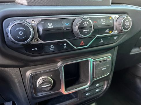 Used 2022 Jeep Wrangler Unlimited Sport AWD/4WD image 32