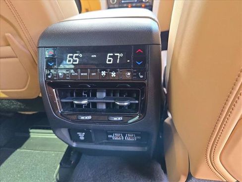 Used 2022 Jeep Grand Cherokee Summit AWD/4WD image 15