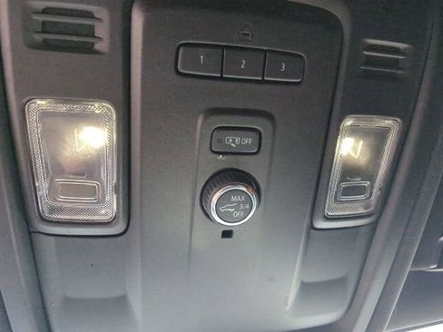 Used 2022 Chevrolet Suburban LT AWD/4WD image 22