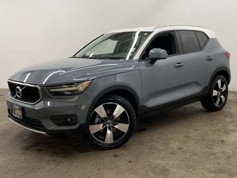 Used 2020 Volvo XC40 T5 Momentum w/ Protection Package Premier image 1