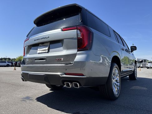 New 2026 GMC Yukon XL Denali w/ Sun & Power Step Package AWD/4WD image 10