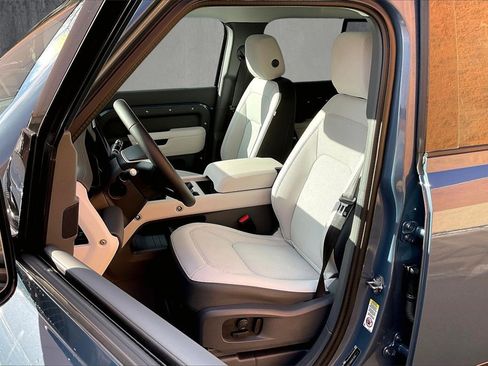 Used 2025 Land Rover Defender 110 S image 21