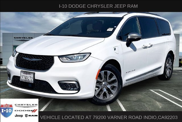 Used 2023 Chrysler Pacifica Pinnacle FWD image 1