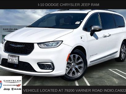 Used 2023 Chrysler Pacifica Pinnacle