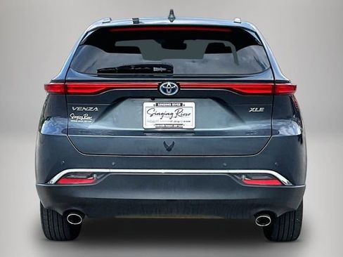 Used 2023 Toyota Venza XLE AWD/4WD image 6