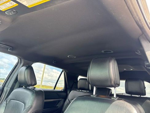 Used 2018 Ford Explorer XLT w/ Equipment Group 202A FWD image 18