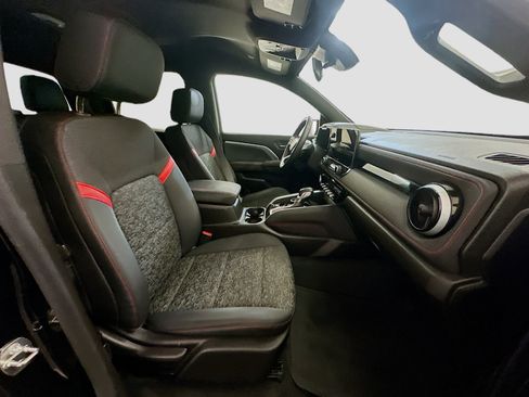 Used 2023 Chevrolet Colorado Z71 image 32