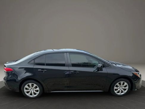 Used 2021 Toyota Corolla LE image 6
