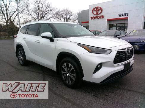 Used 2023 Toyota Highlander XLE image 1
