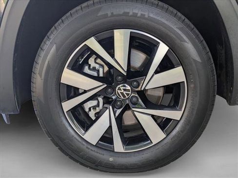 Used 2022 Volkswagen Atlas Cross Sport SE FWD image 22