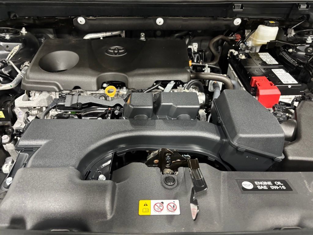 Used 2025 Toyota RAV4 XLE AWD/4WD image 65