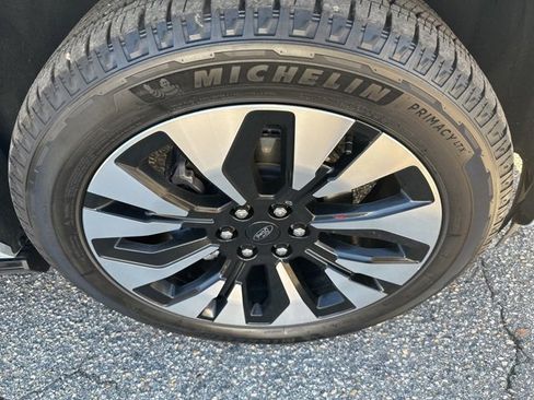 Used 2025 Ford Expedition Platinum w/ Driver's Package image 9