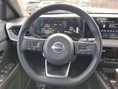 Used 2026 Nissan Kicks SV w/ SV Premium Package image 17