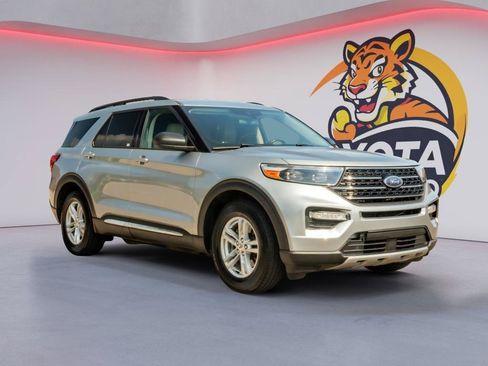 Used 2020 Ford Explorer XLT w/ Equipment Group 202A RWD image 3