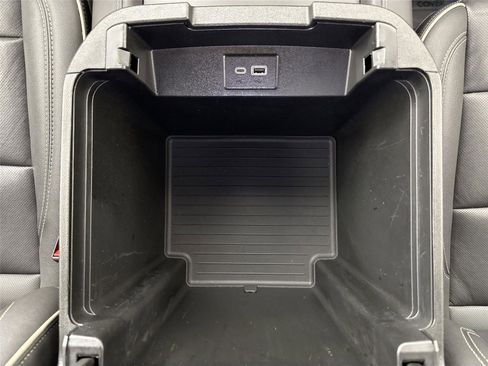 Used 2024 GMC Yukon XL SLT image 31