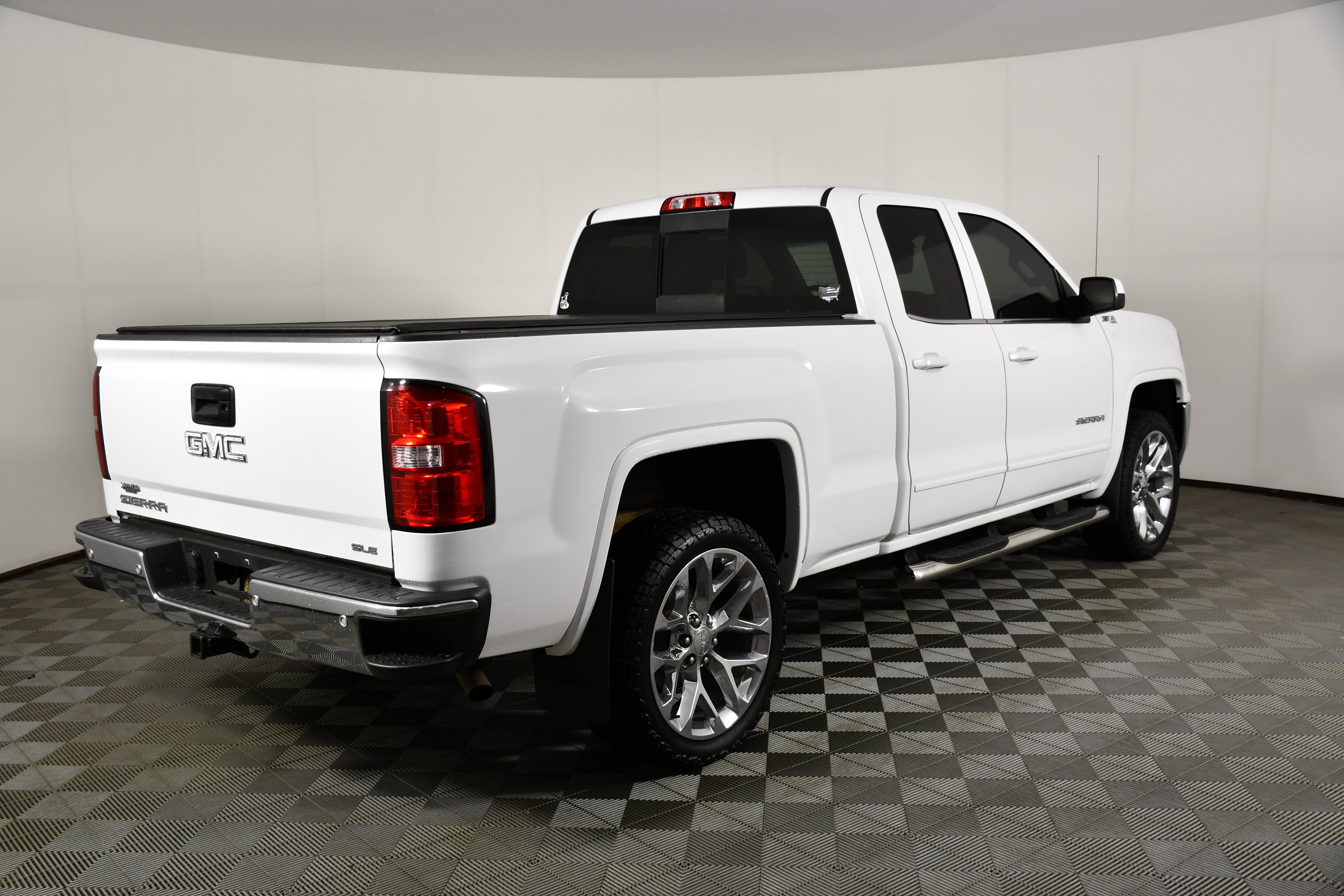 Used 2018 GMC Sierra 1500 SLE w/ SLE Value Package AWD/4WD image 6