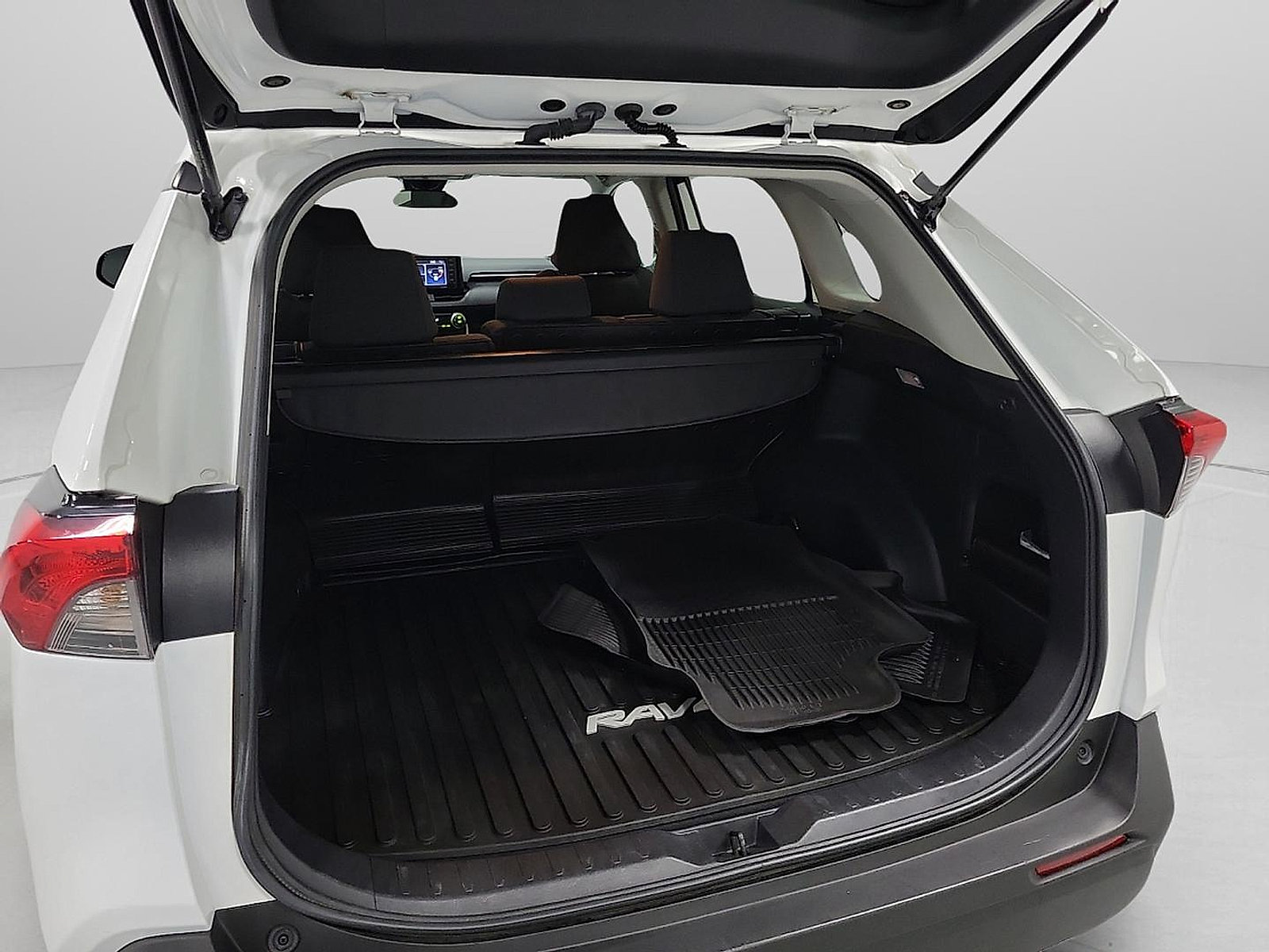 Certified 2021 Toyota RAV4 LE AWD/4WD image 7