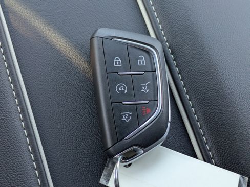 Used 2024 Cadillac Escalade Premium Luxury Platinum image 32