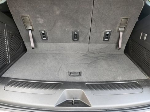 Used 2025 Chevrolet Tahoe LS image 32