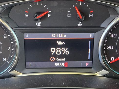 Used 2023 Chevrolet Equinox Premier AWD/4WD image 23