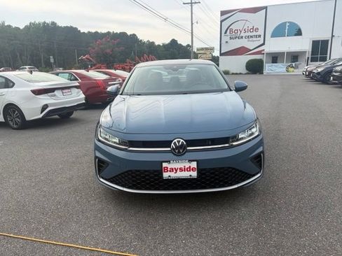 Used 2025 Volkswagen Jetta SE FWD image 4